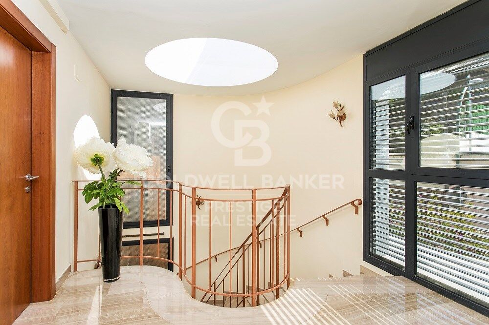 Maison familiale exclusive avec jardin, piscine et 5 suites doubles