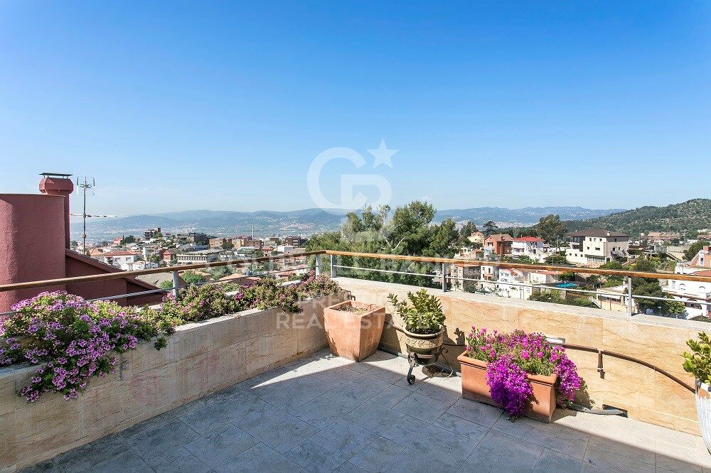Exclusive family house with garden, pool and 5 double Suites