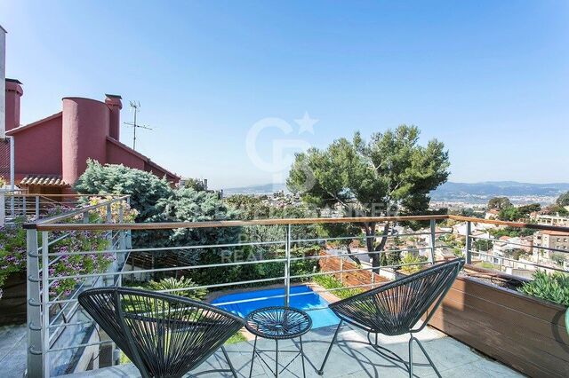 Maison familiale exclusive avec jardin, piscine et 5 suites doubles