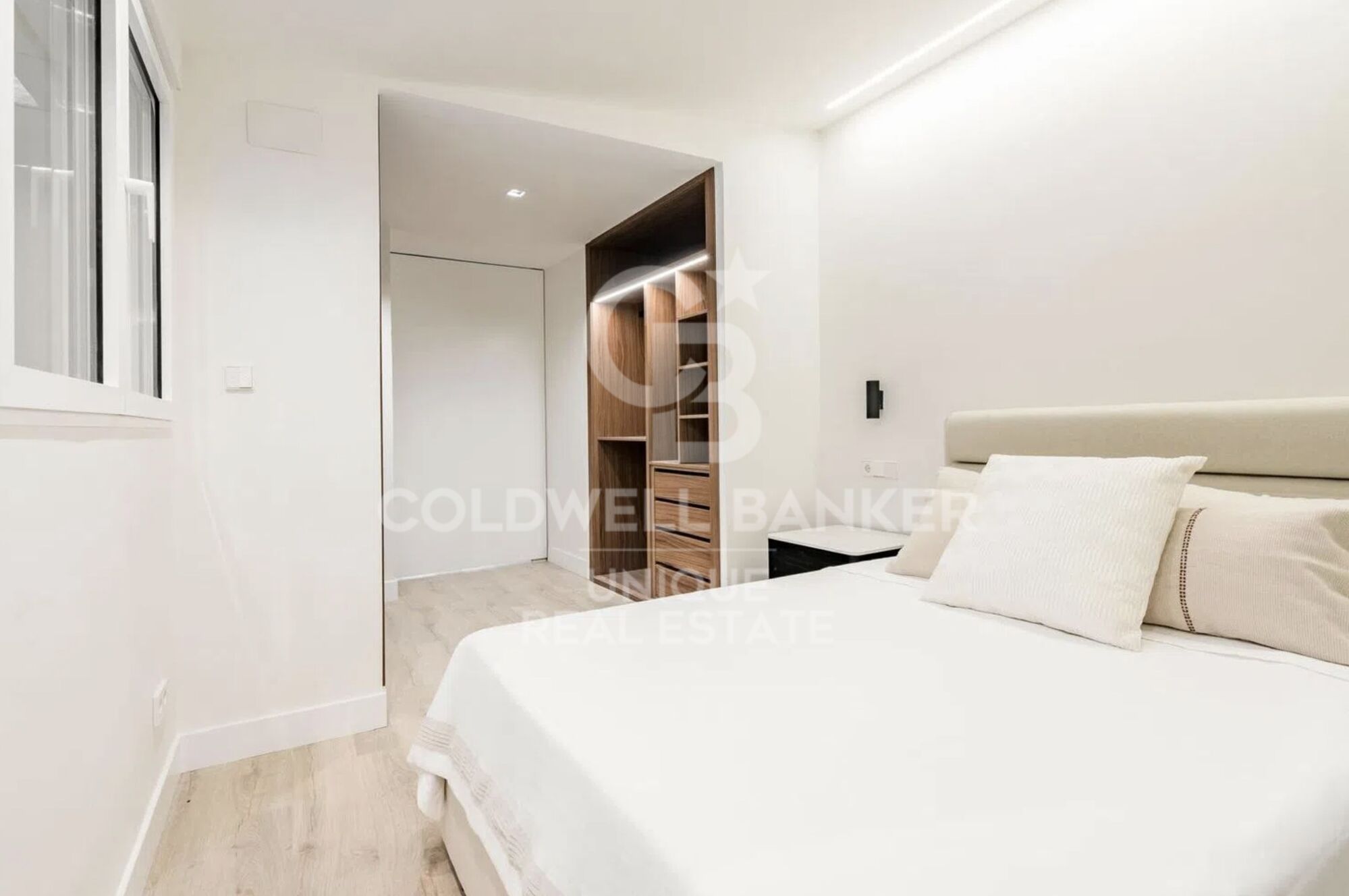 Renovated exterior apartment with terrace and storage room in Castellana, Madrid