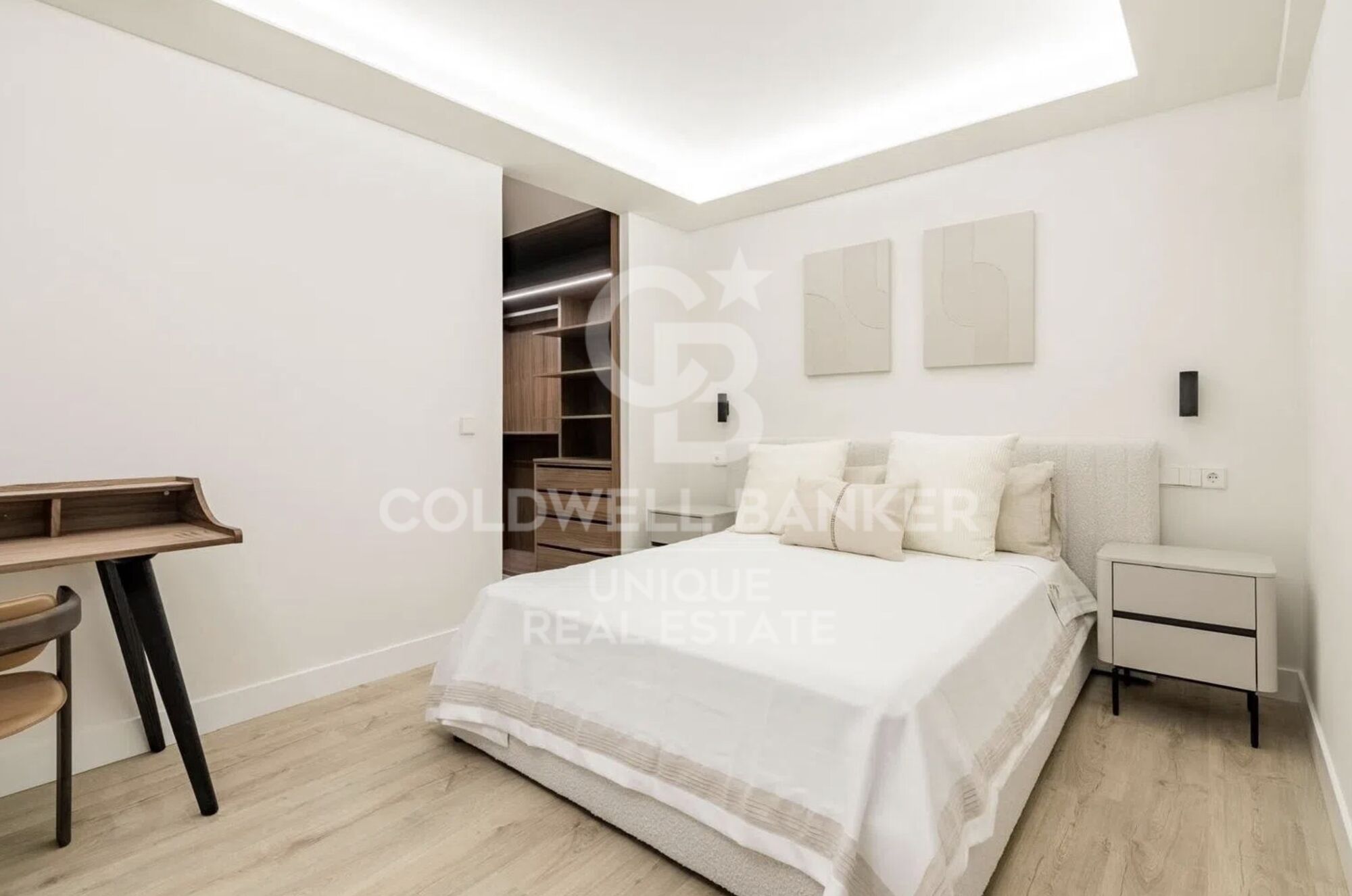 Renovated exterior apartment with terrace and storage room in Castellana, Madrid