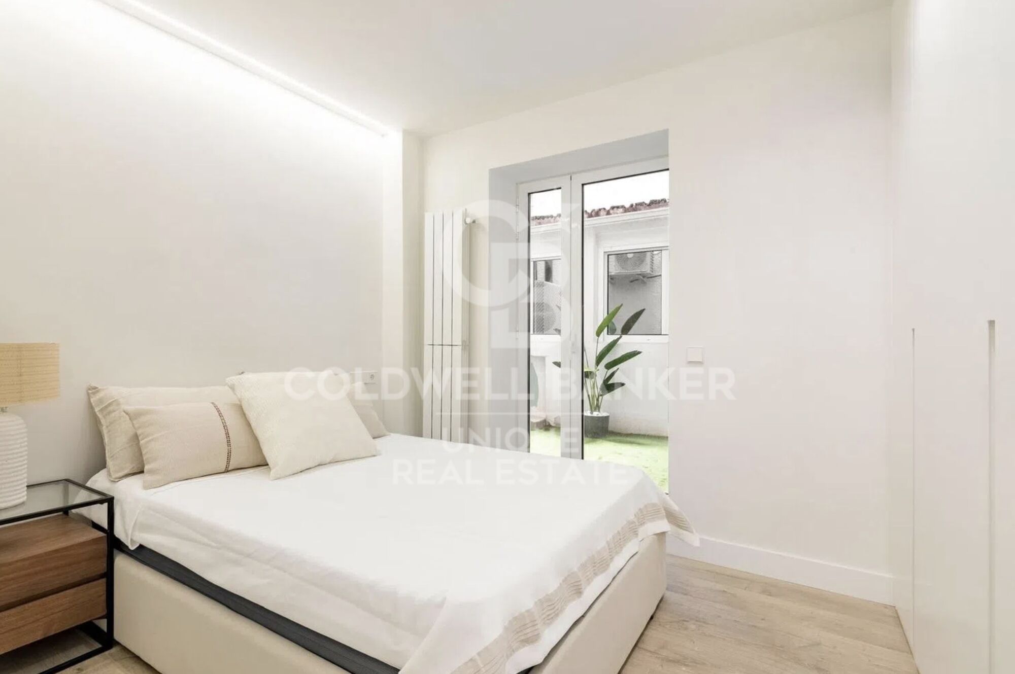 Renovated exterior apartment with terrace and storage room in Castellana, Madrid