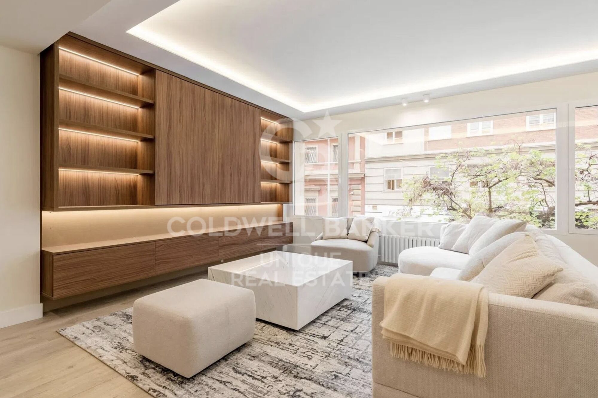 Renovated exterior apartment with terrace and storage room in Castellana, Madrid