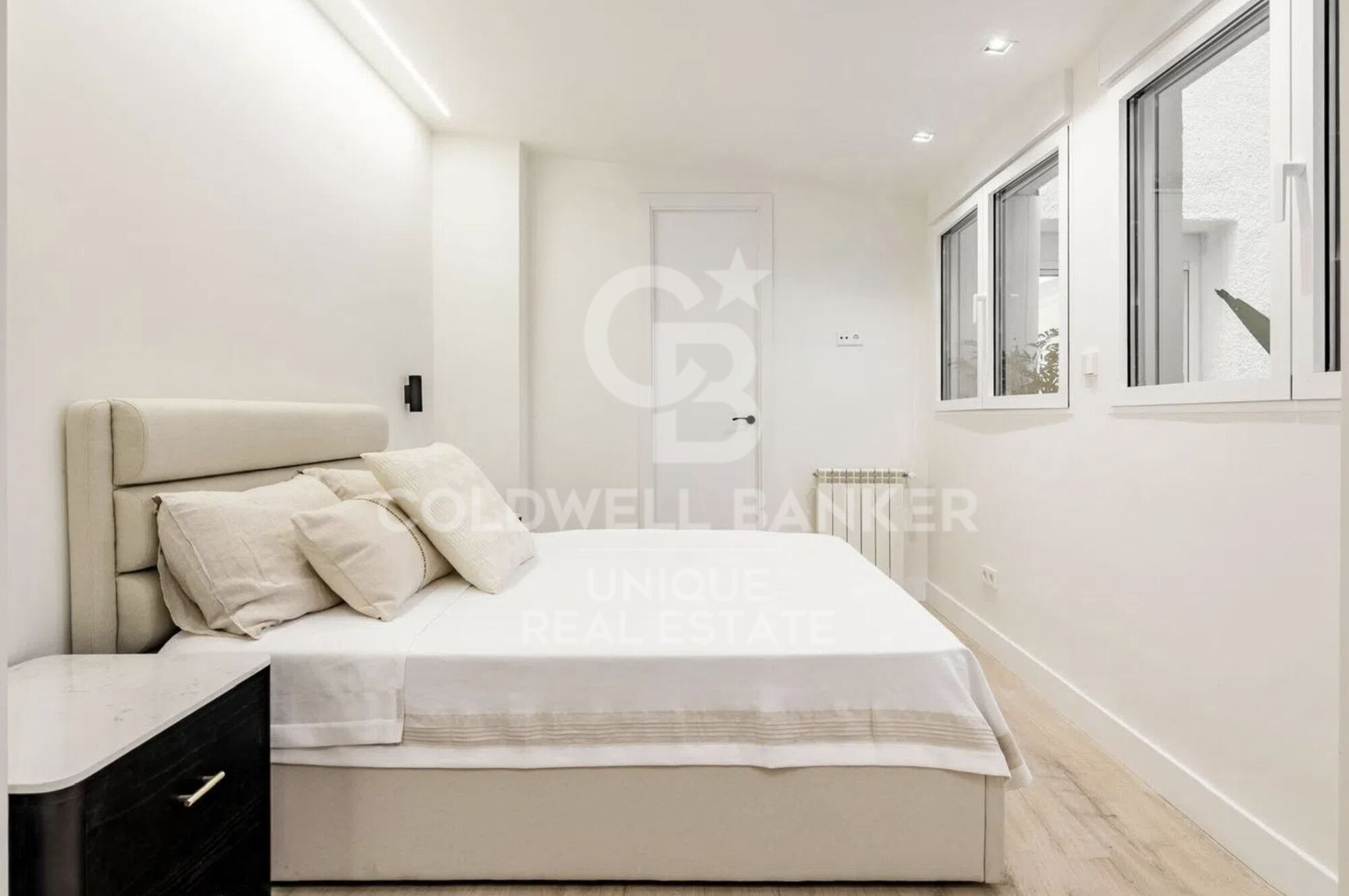 Renovated exterior apartment with terrace and storage room in Castellana, Madrid