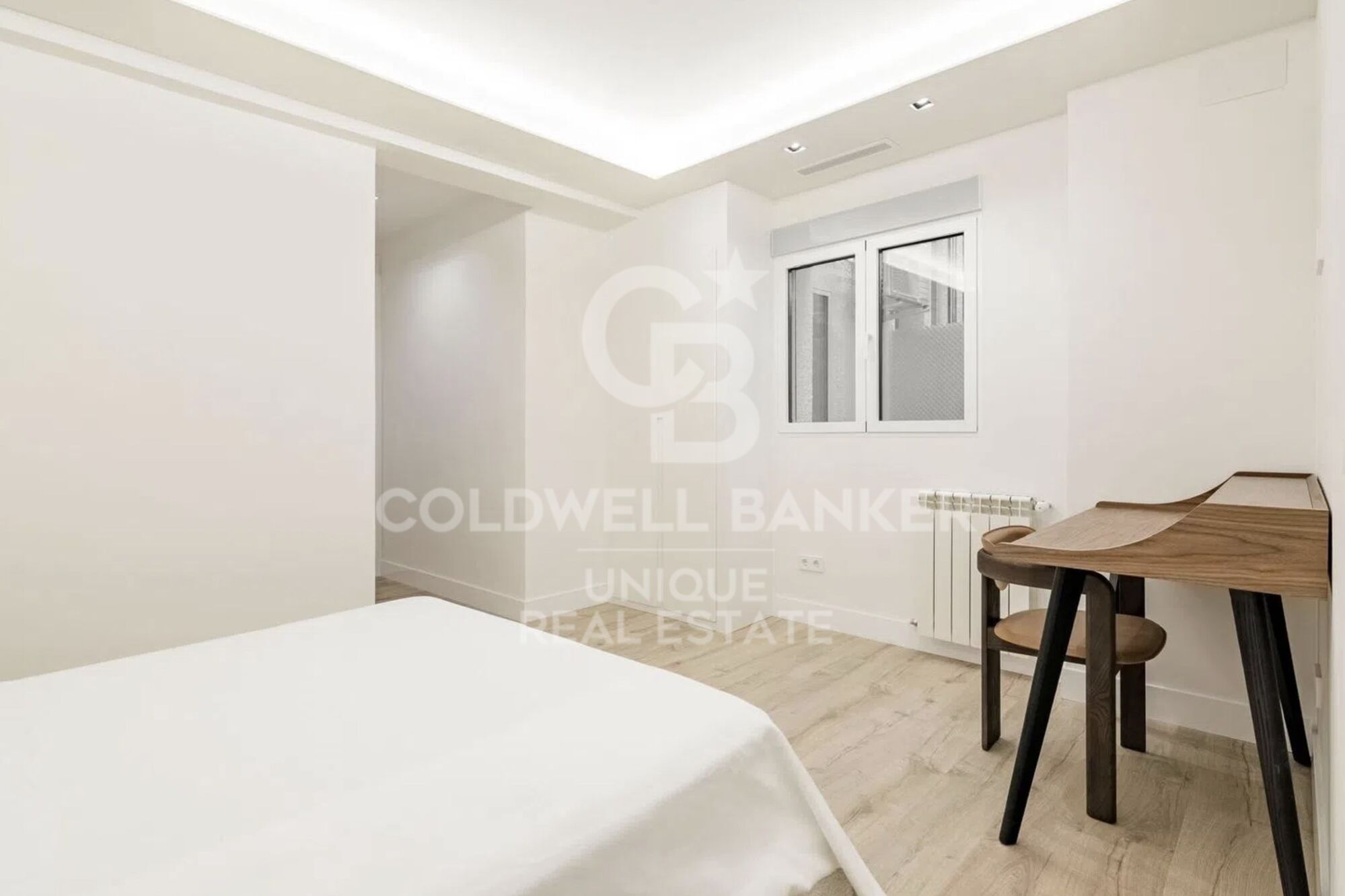 Renovated exterior apartment with terrace and storage room in Castellana, Madrid