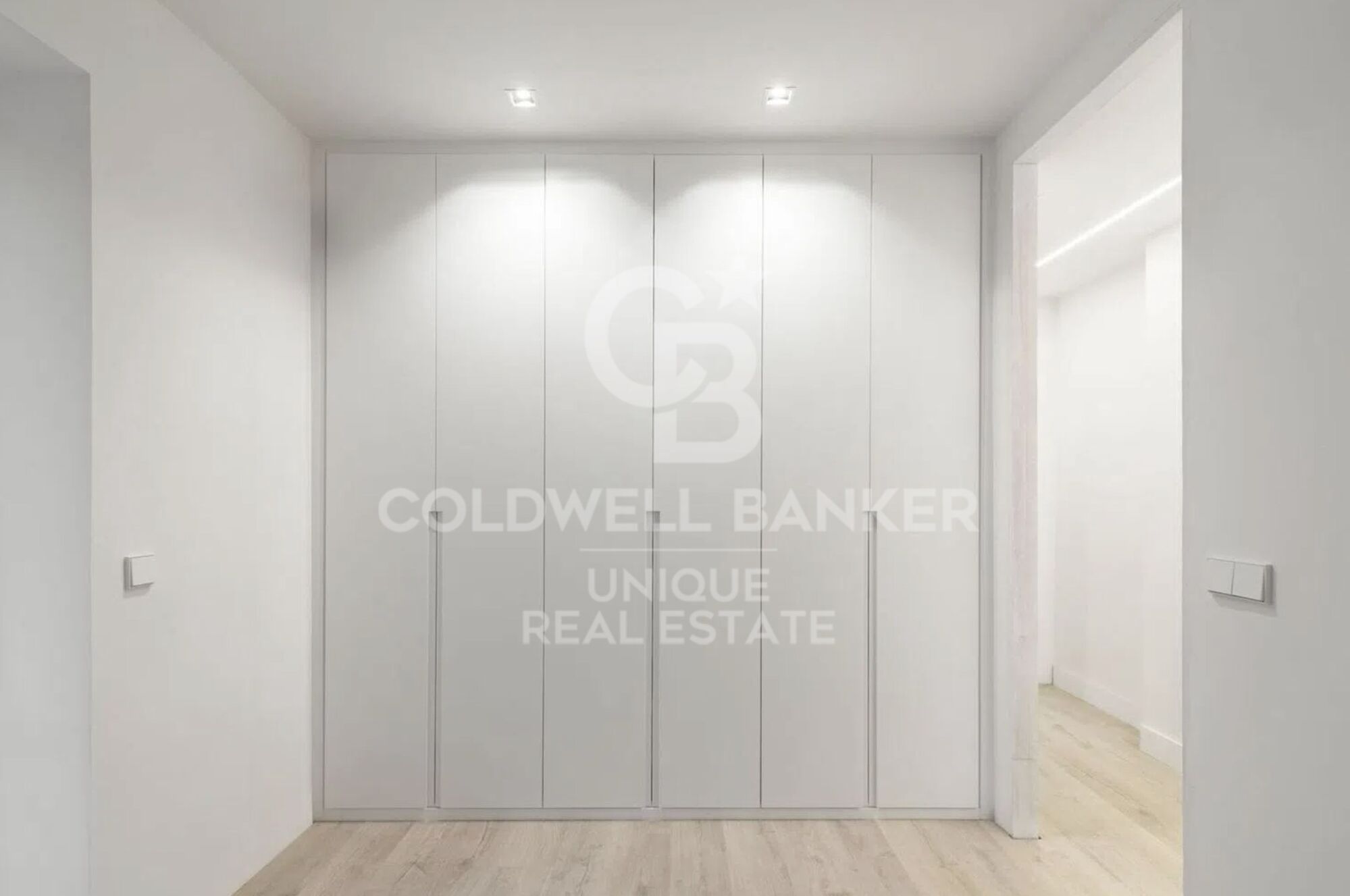 Renovated exterior apartment with terrace and storage room in Castellana, Madrid