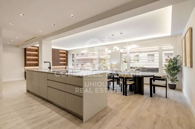 Appartement extérieur rénové avec terrasse et cave à Recoletos, Madrid