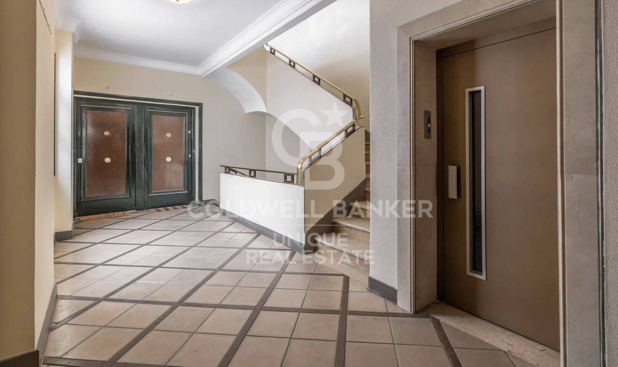 Renovated exterior apartment in Almagro, Madrid