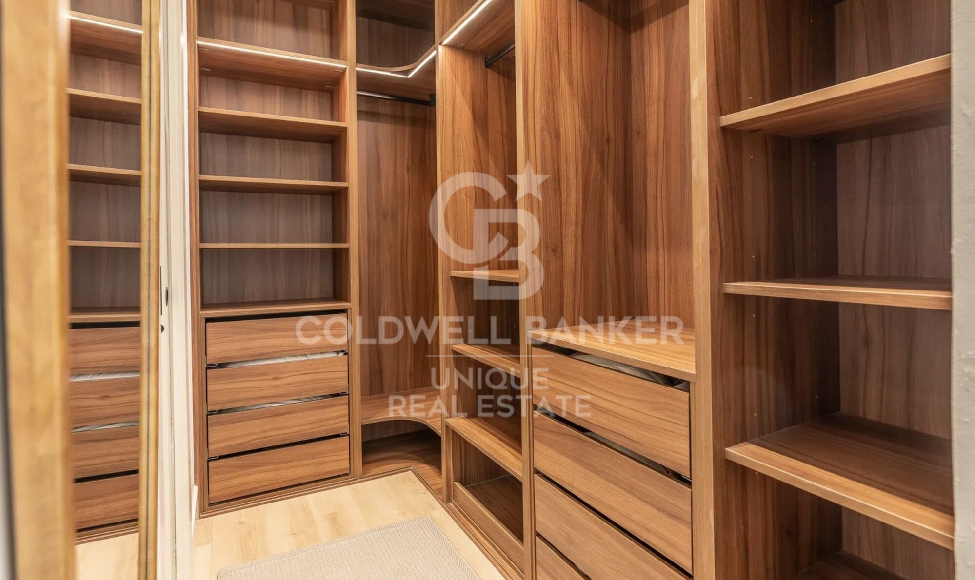 Renovated exterior apartment in Almagro, Madrid