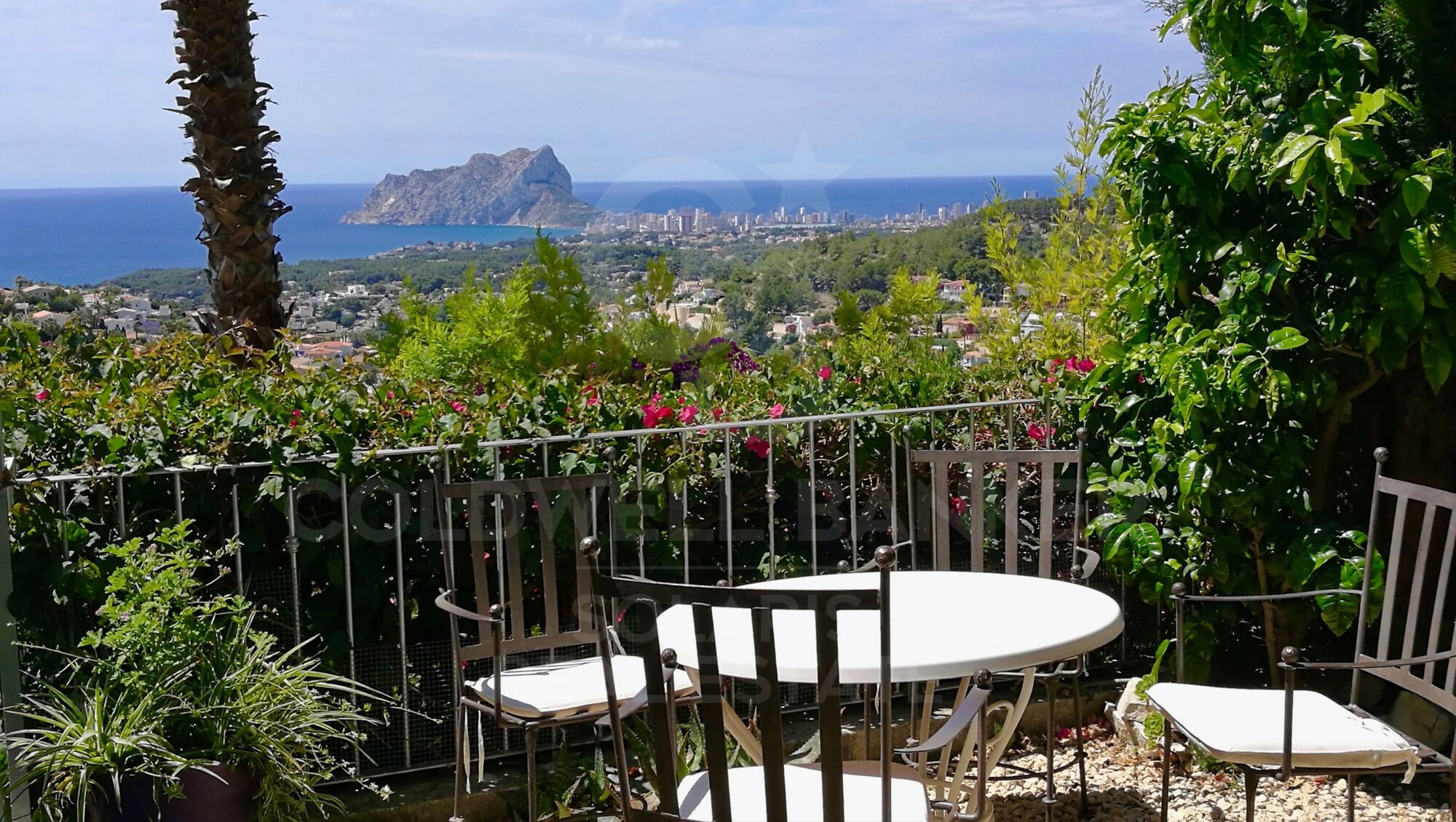 Ibizanische Villa mit spektakulärem Blick auf das Meer und die Bucht von Calpe