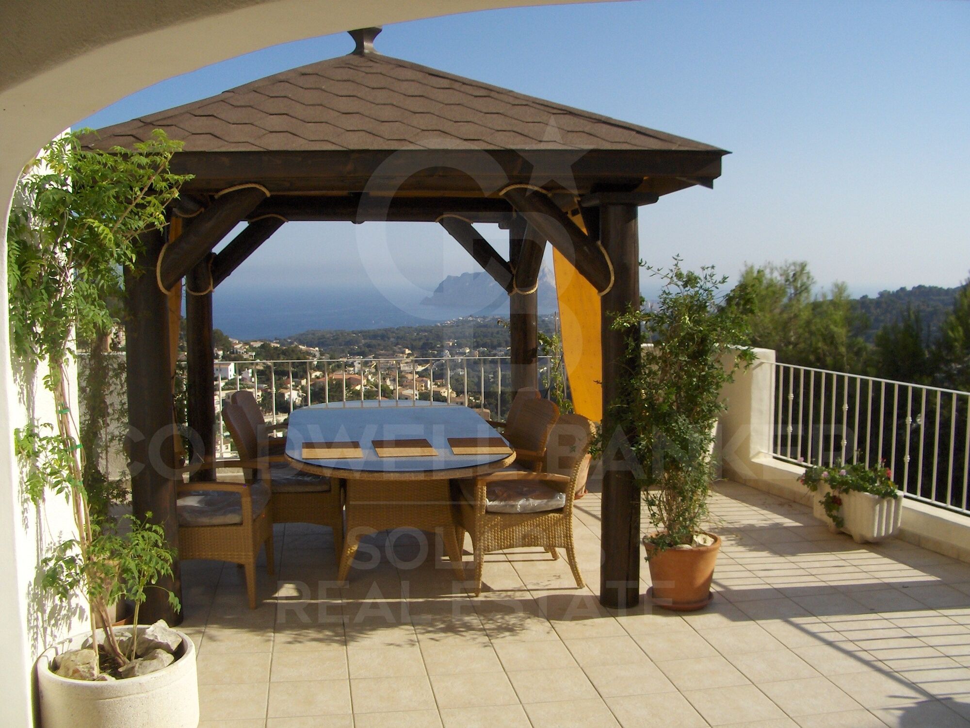 Villa ibizanne avec des vues spectaculaires sur la mer et la baie de Calpe