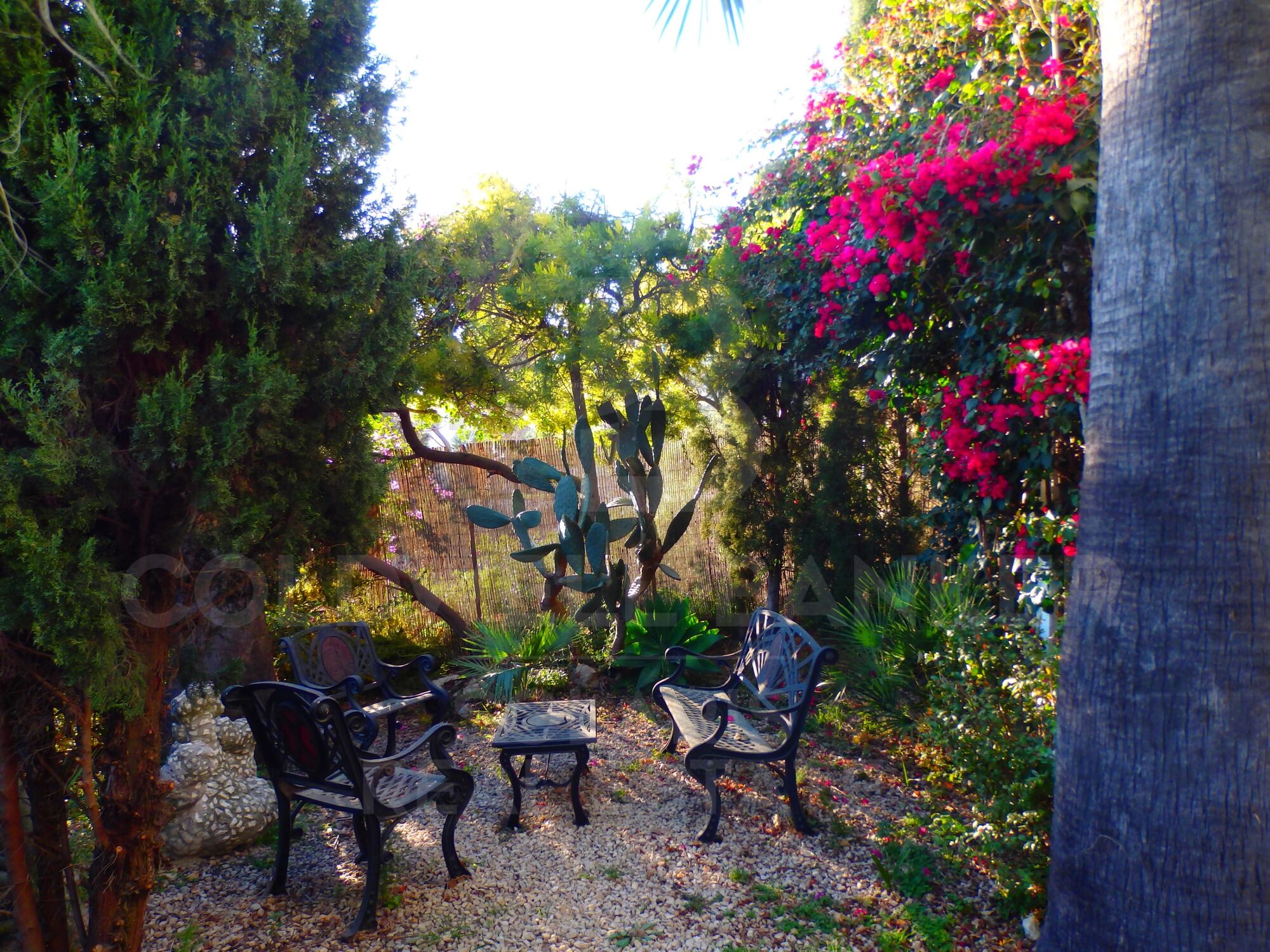 Villa ibicenca con espectaculares vistas al mar y a la bahía de Calpe