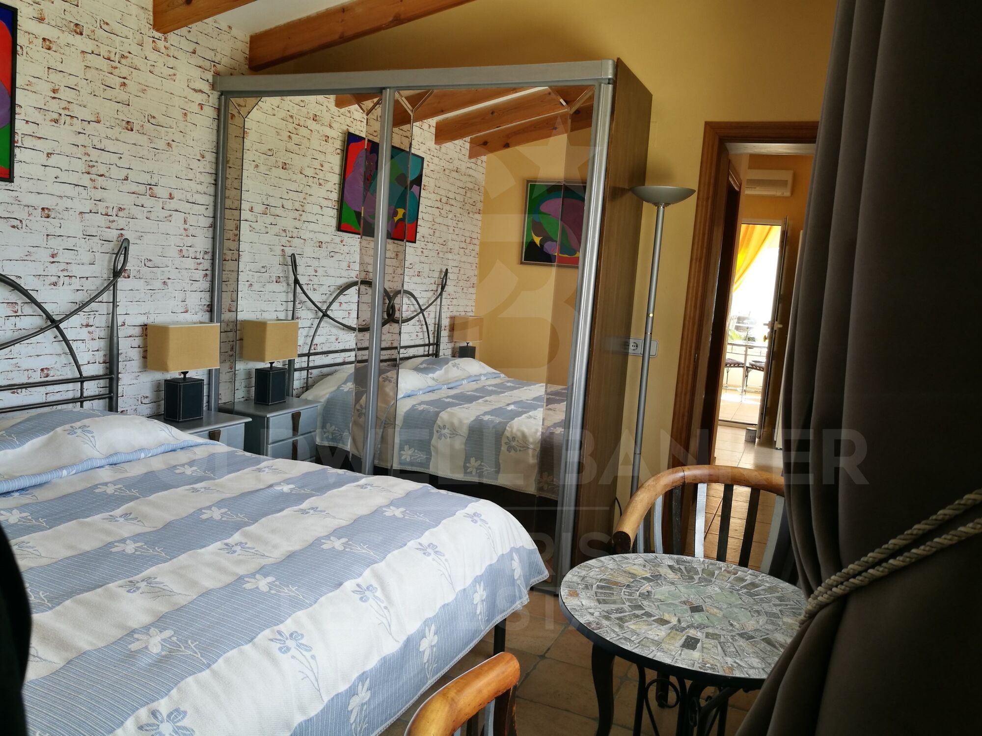 Villa ibicenca con espectaculares vistas al mar y a la bahía de Calpe