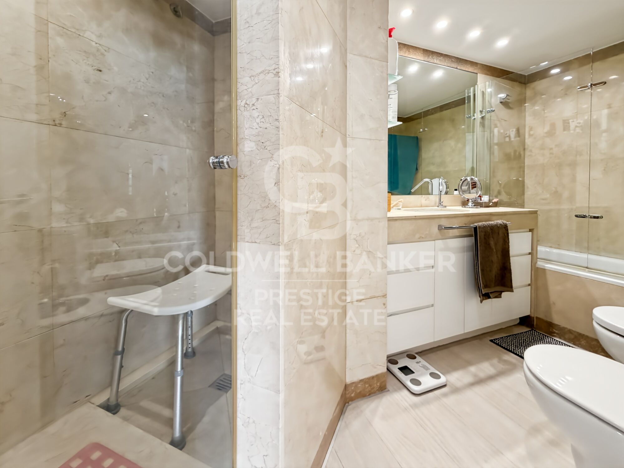 Appartement avec terrasse, vue mer, piscine, salle de sport et courts de paddle