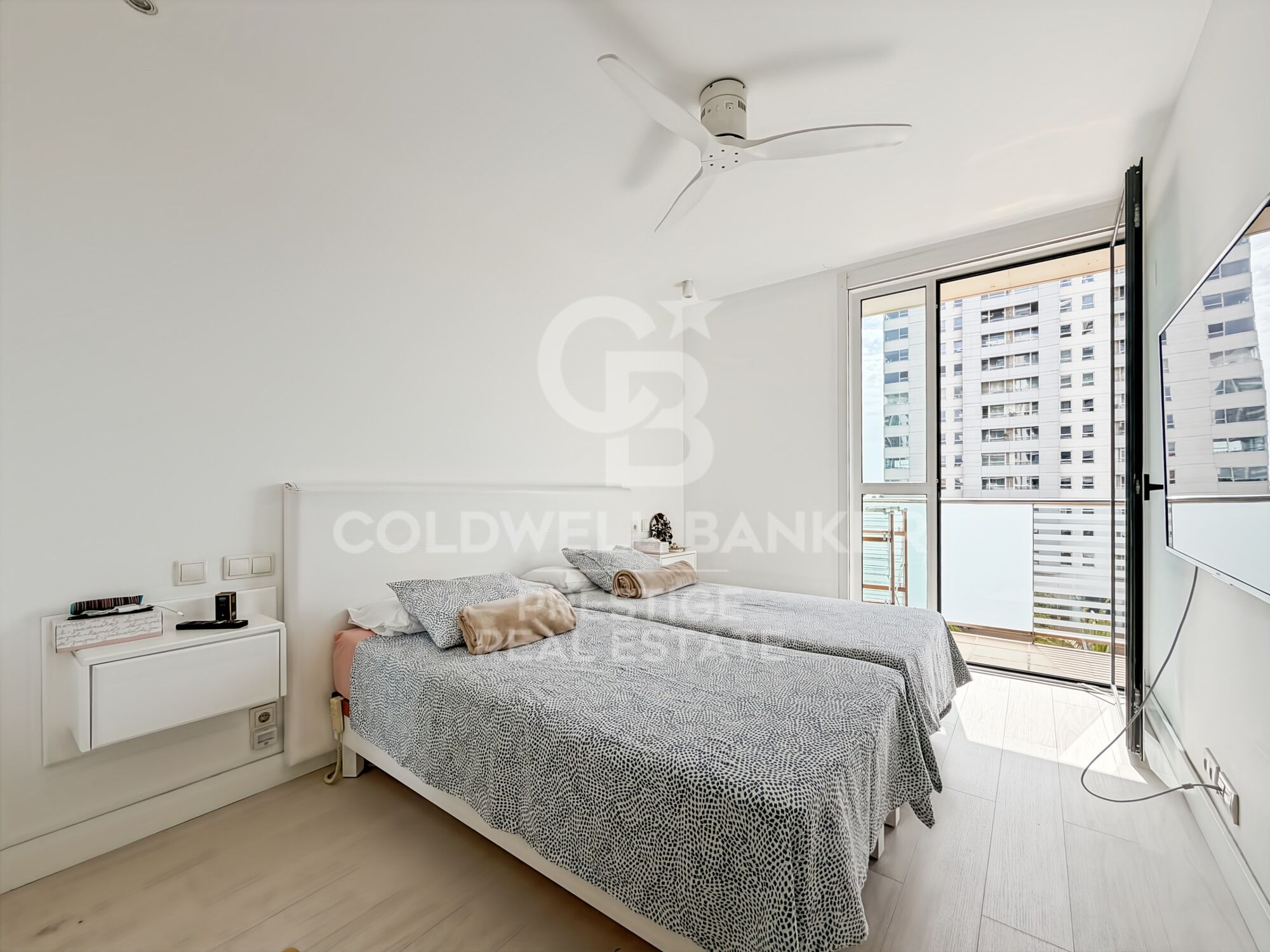 Appartement avec terrasse, vue mer, piscine, salle de sport et courts de paddle