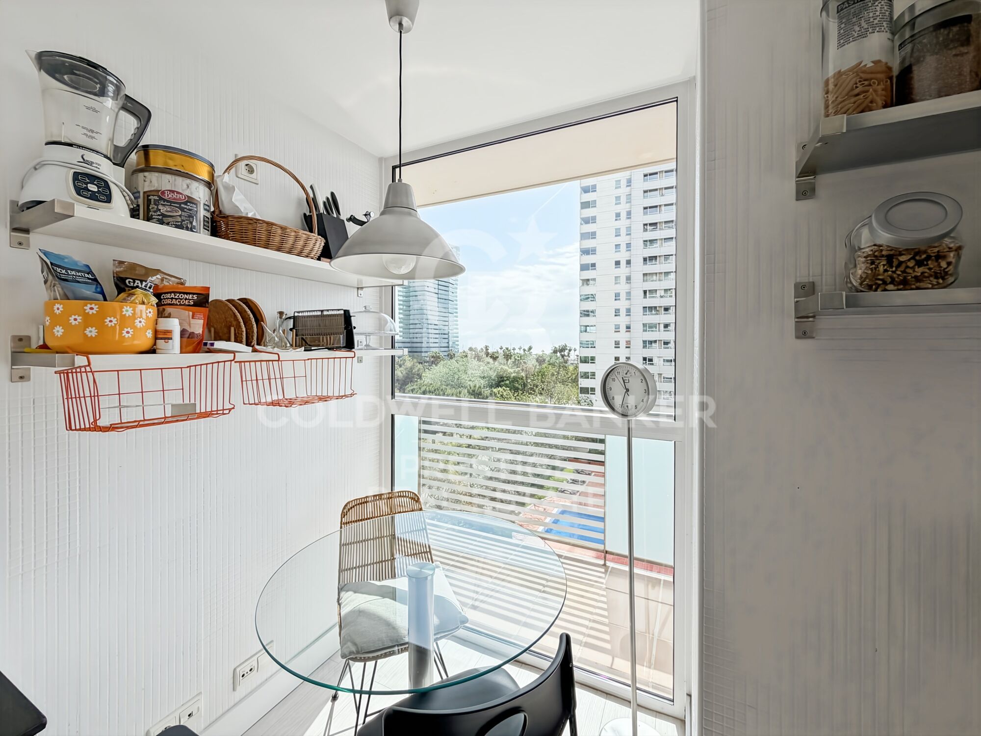 Wohnung mit Terrasse, Meerblick, Pool, Fitnessraum und Paddle-Tennisplätzen