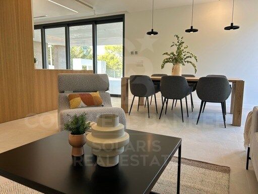 Zeitgenössische Luxusvilla in Moraira mit privatem Pool und exklusivem Design