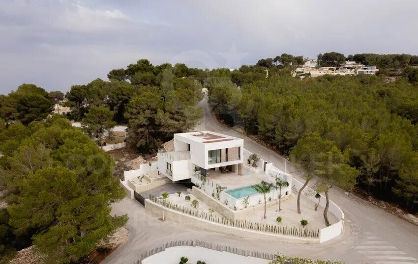Villa contemporánea de lujo en Moraira con piscina privada y diseño exclusivo
