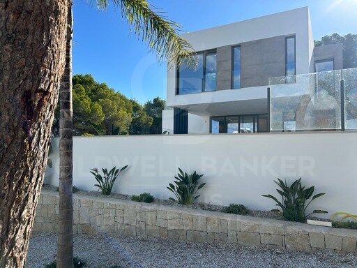 Villa contemporánea de lujo en Moraira con piscina privada y diseño exclusivo