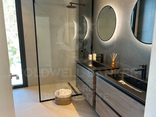 Villa contemporánea de lujo en Moraira con piscina privada y diseño exclusivo