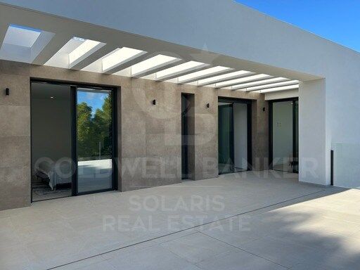 Villa contemporánea de lujo en Moraira con piscina privada y diseño exclusivo