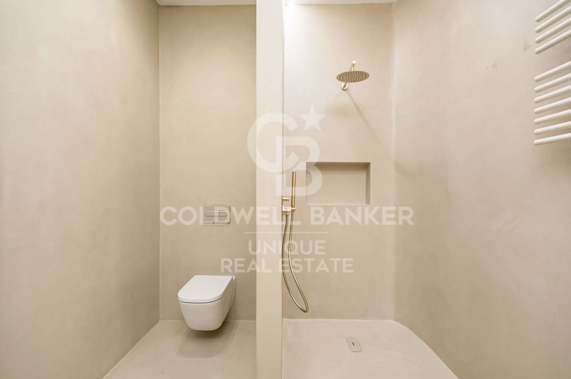 Renovated exterior apartment with 4 balconies in Malasaña, Madrid
