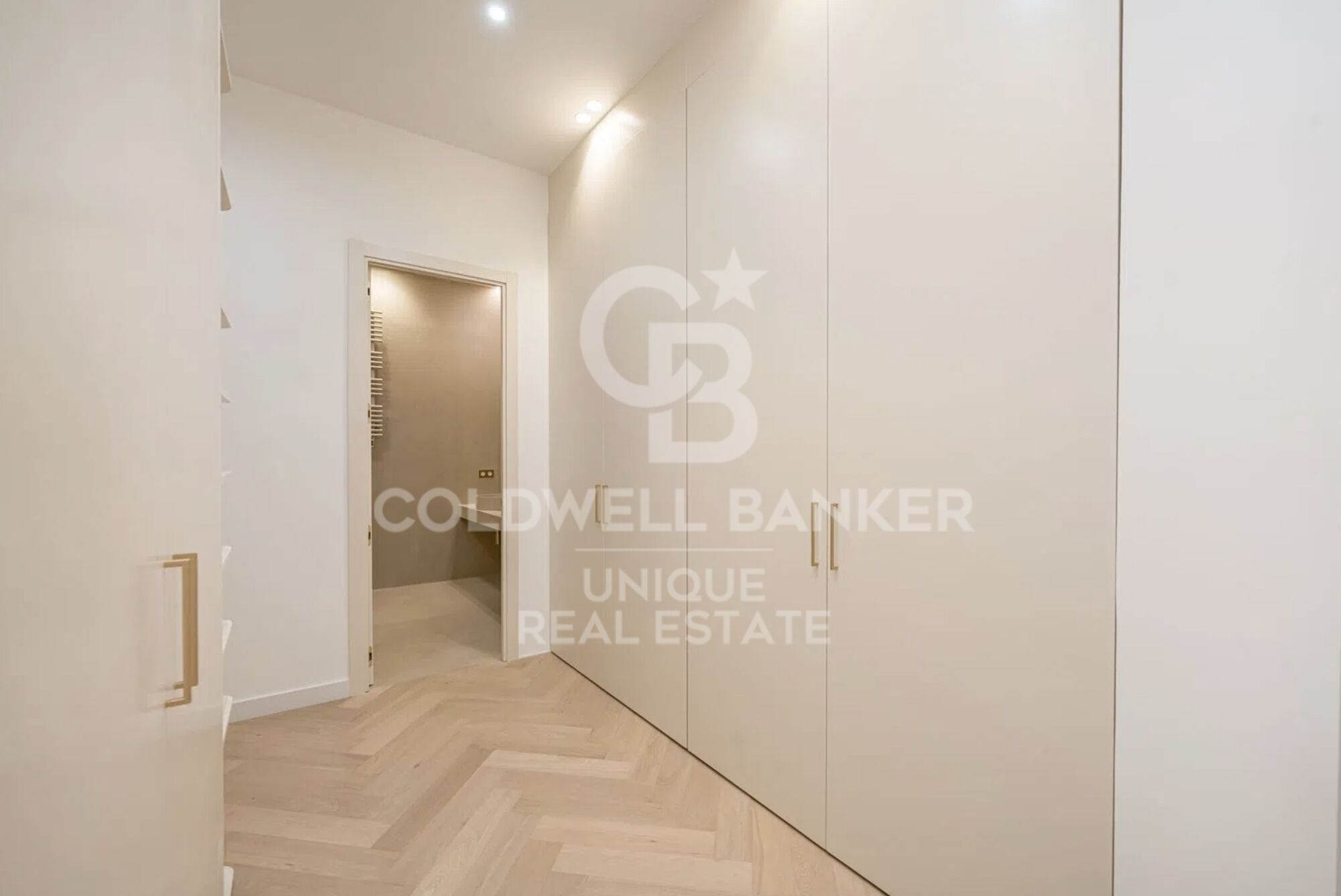 Renovated exterior apartment with 4 balconies in Malasaña, Madrid