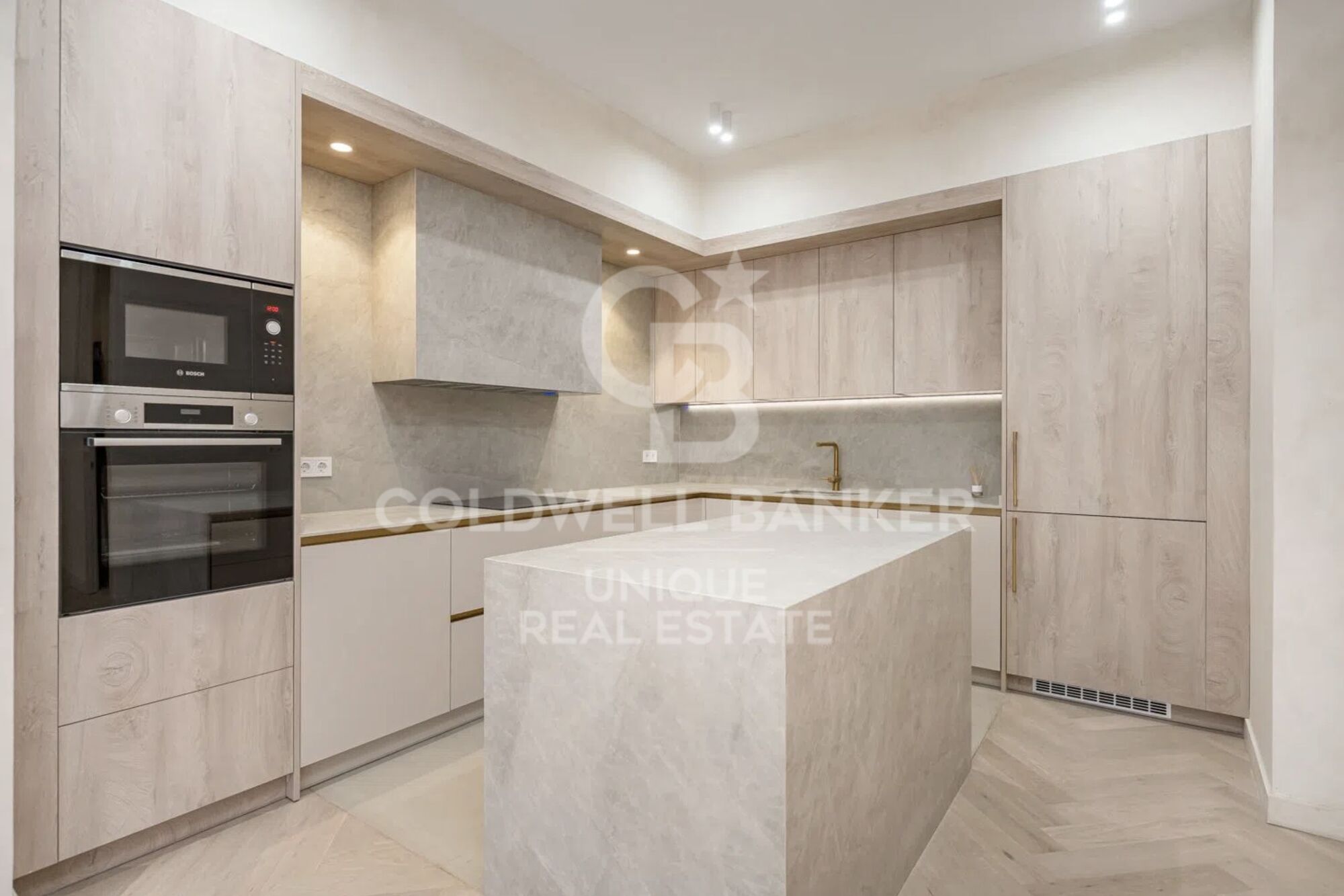 Renovated exterior apartment with 4 balconies in Malasaña, Madrid
