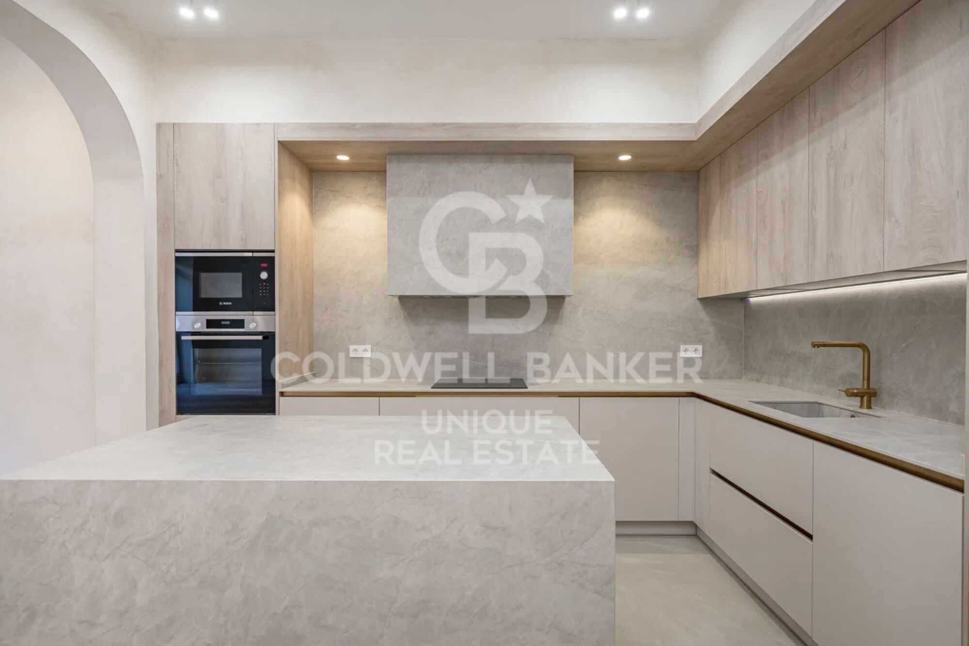 Renovated exterior apartment with 4 balconies in Malasaña, Madrid