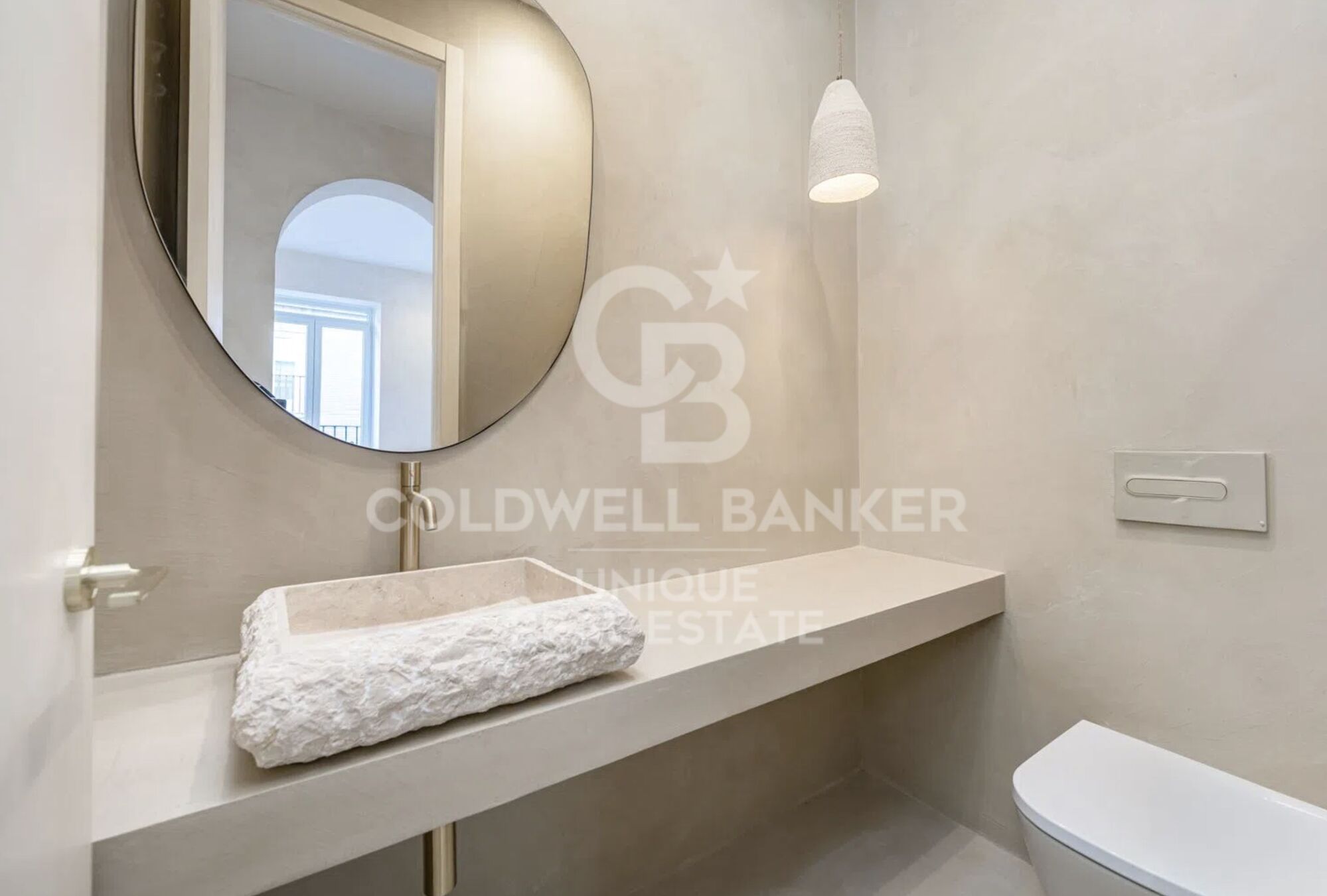 Renovated exterior apartment with 4 balconies in Malasaña, Madrid