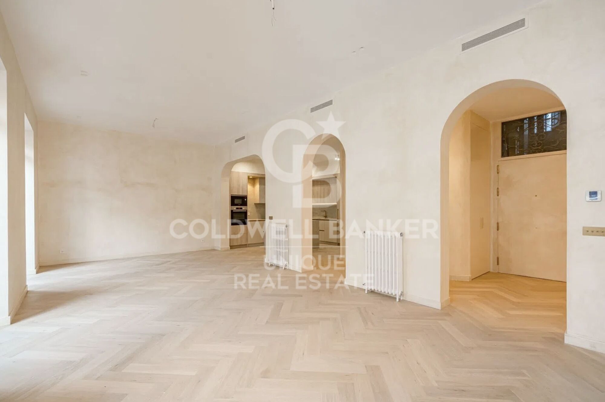 Renovated exterior apartment with 4 balconies in Malasaña, Madrid