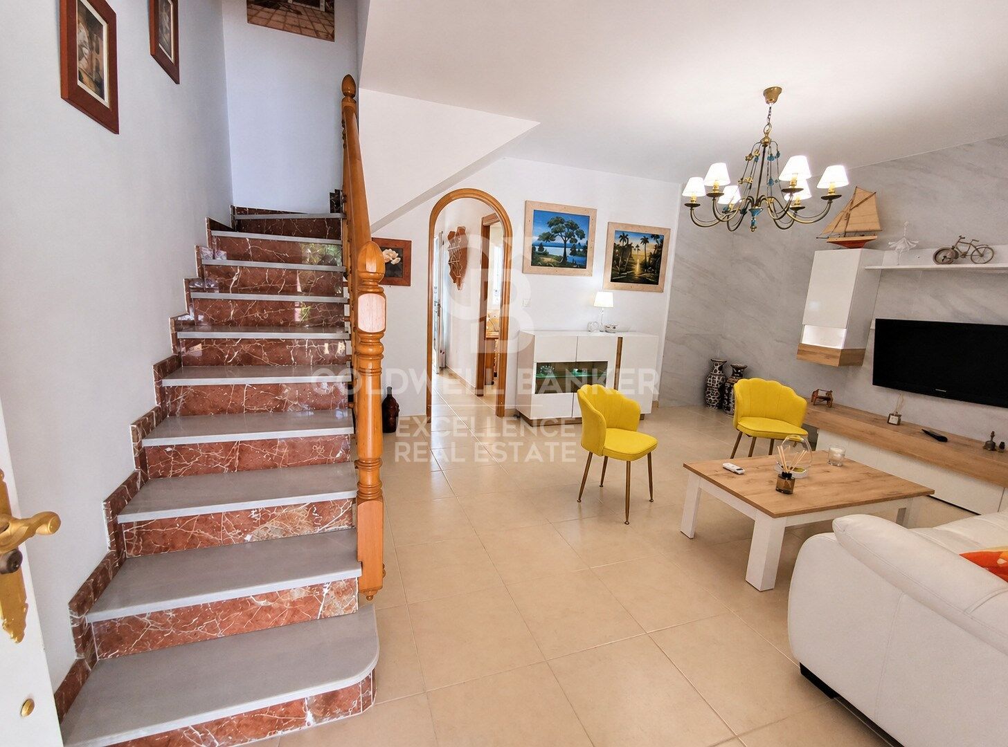 Luminoso chalet adosado con gran patio, terraza y parking en Santiago de la Ribera