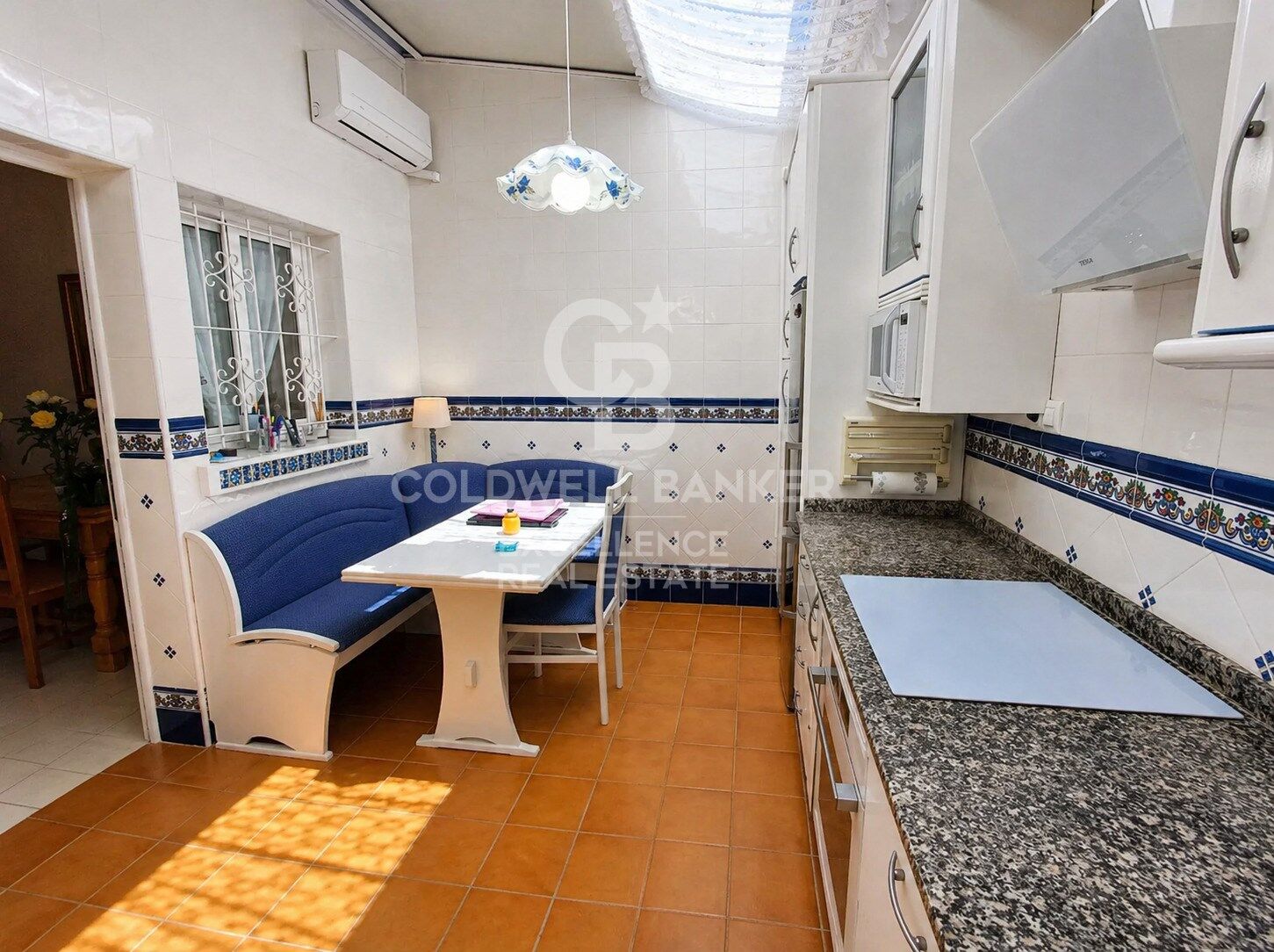 Helle Doppelhaushälfte mit Reihenhaus, Parkplatz und großer Terrasse in Santiago de la Ribera, Murcia