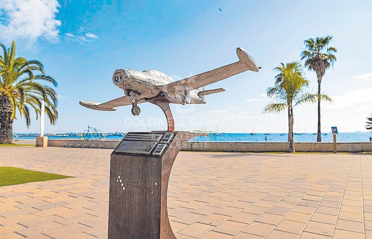 Helle Doppelhaushälfte mit Reihenhaus, Parkplatz und großer Terrasse in Santiago de la Ribera, Murcia