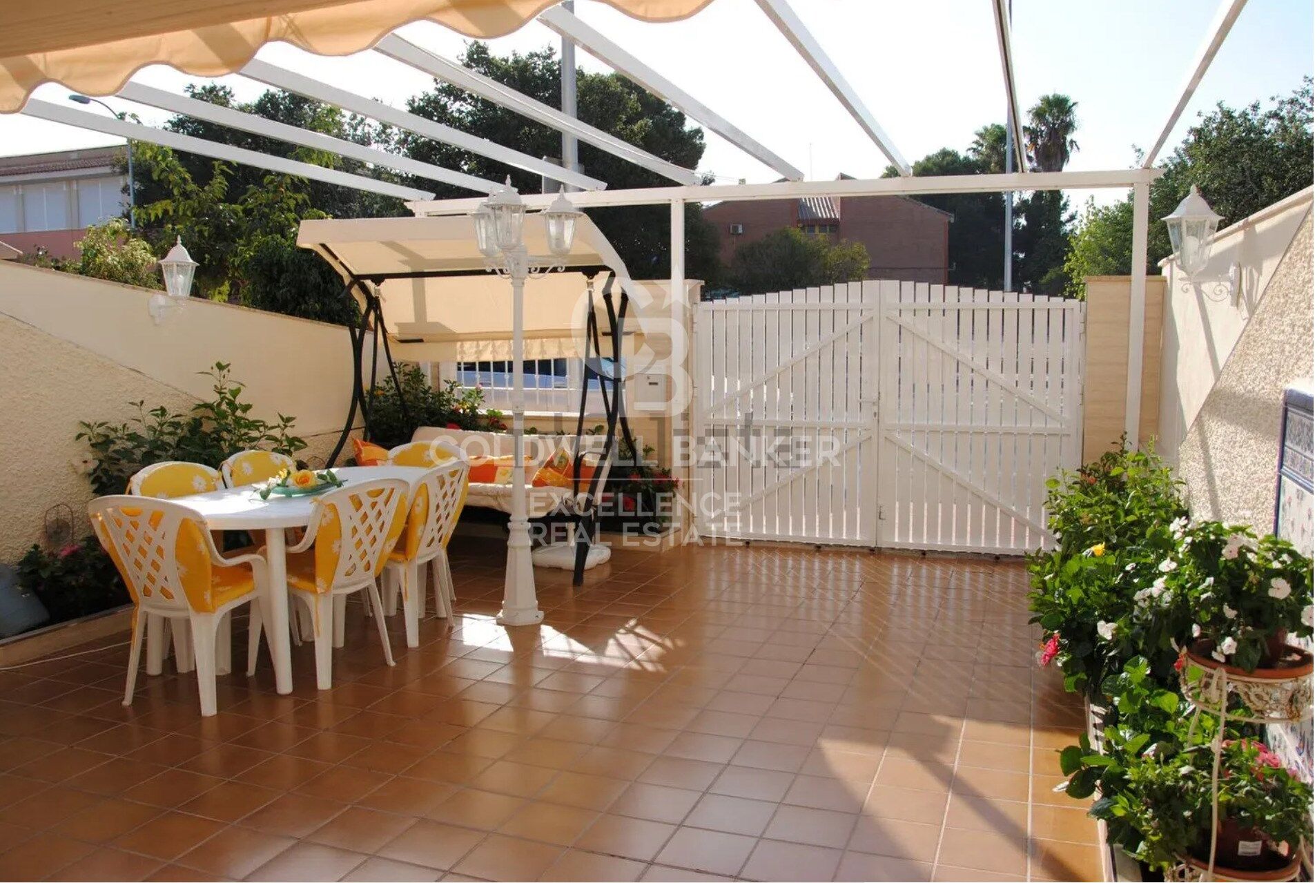 Helle Doppelhaushälfte mit Reihenhaus, Parkplatz und großer Terrasse in Santiago de la Ribera, Murcia