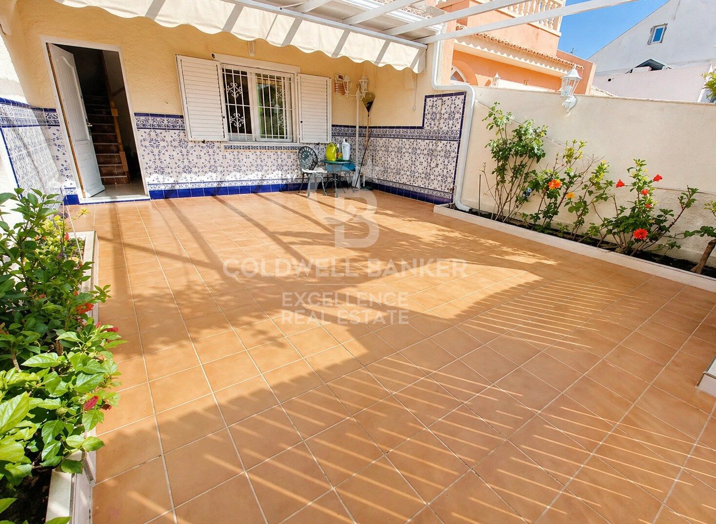 Helle Doppelhaushälfte mit Reihenhaus, Parkplatz und großer Terrasse in Santiago de la Ribera, Murcia