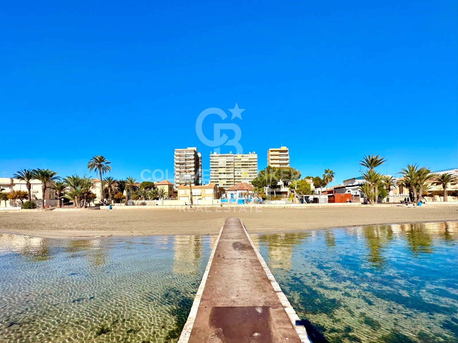 Helle Doppelhaushälfte mit Reihenhaus, Parkplatz und großer Terrasse in Santiago de la Ribera, Murcia