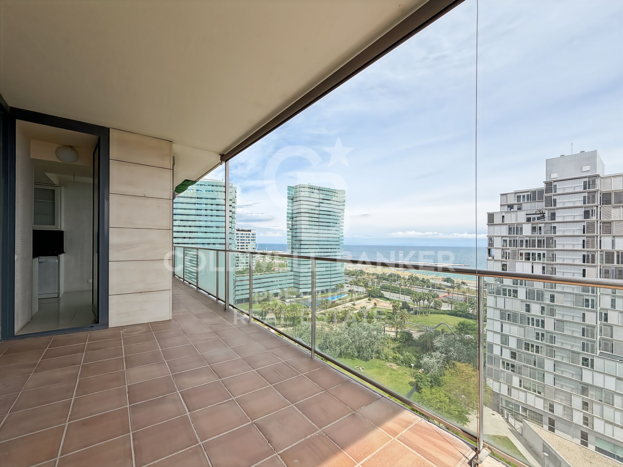 Wohnung mit Terrasse, Meerblick, Pool, Fitnessraum und Paddle-Tennisplätzen