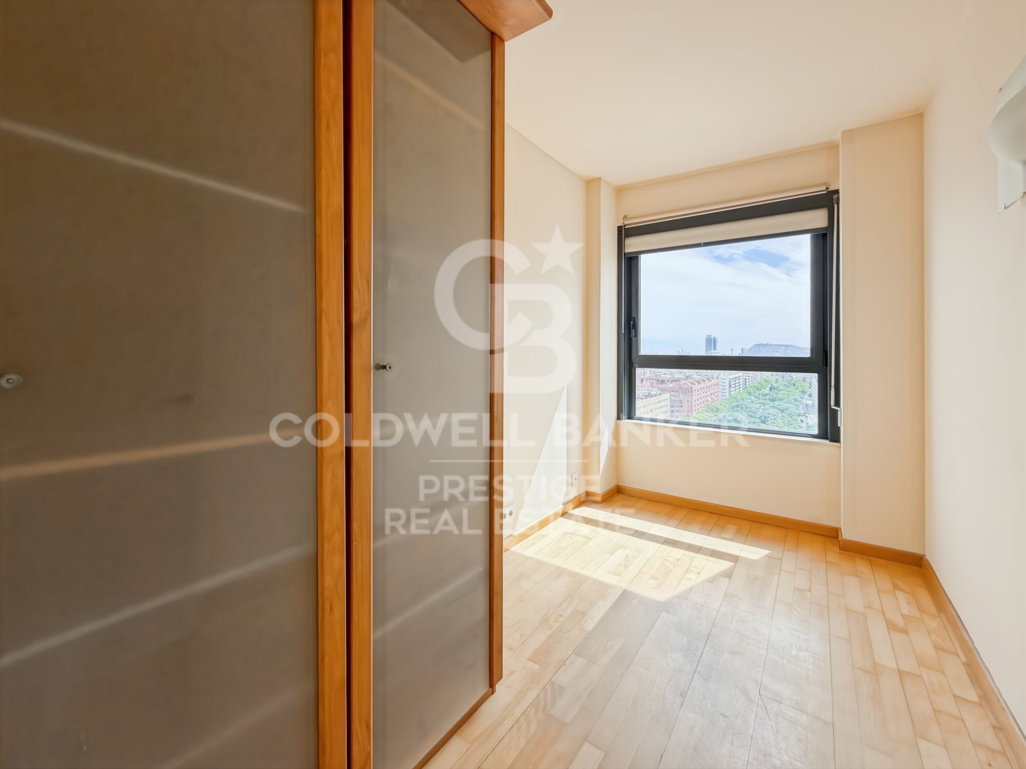 Wohnung mit Terrasse, Meerblick, Pool, Fitnessraum und Paddle-Tennisplätzen