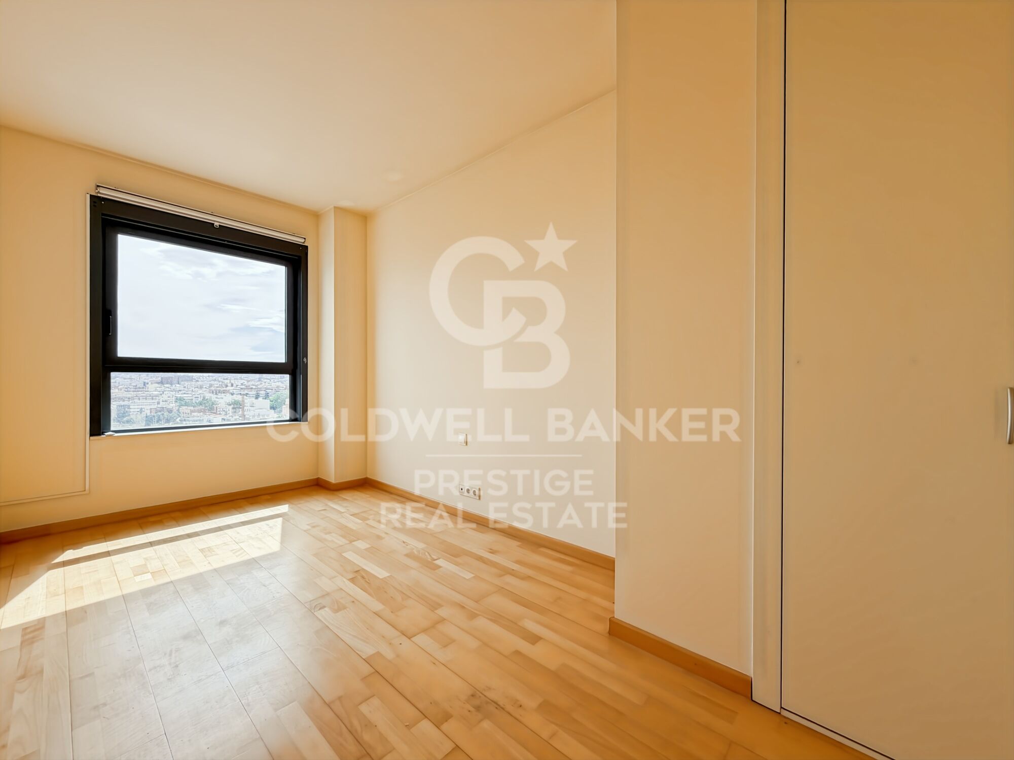 Wohnung mit Terrasse, Meerblick, Pool, Fitnessraum und Paddle-Tennisplätzen