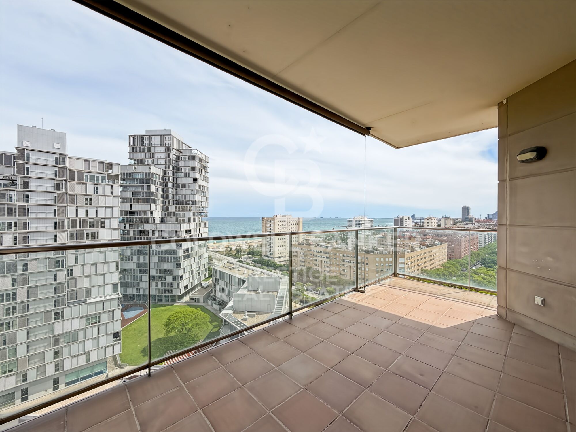 Appartement avec terrasse, vue mer, piscine, salle de sport et courts de paddle