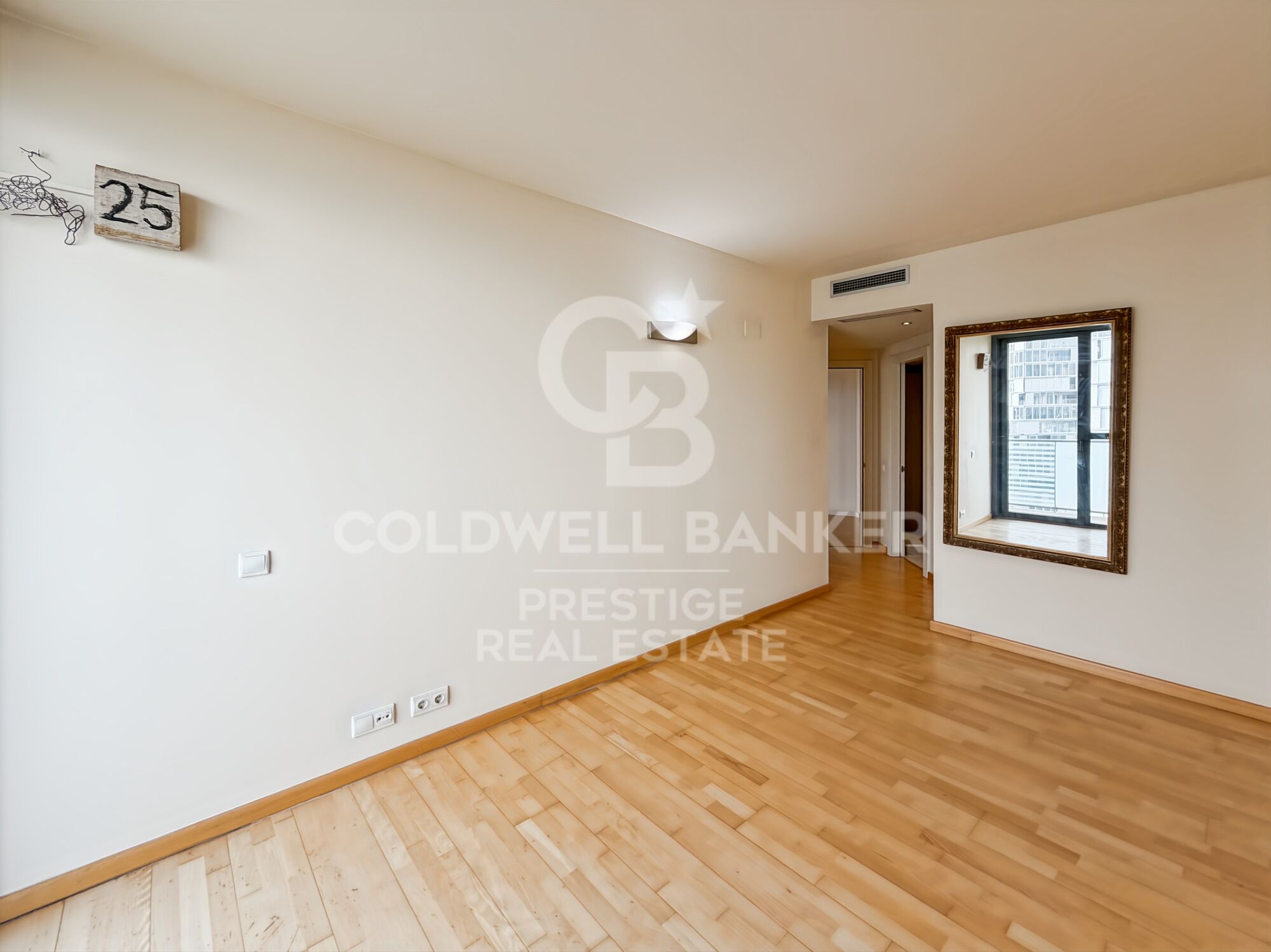 Apartment with terrace, sea views, pool, gym and paddle courts