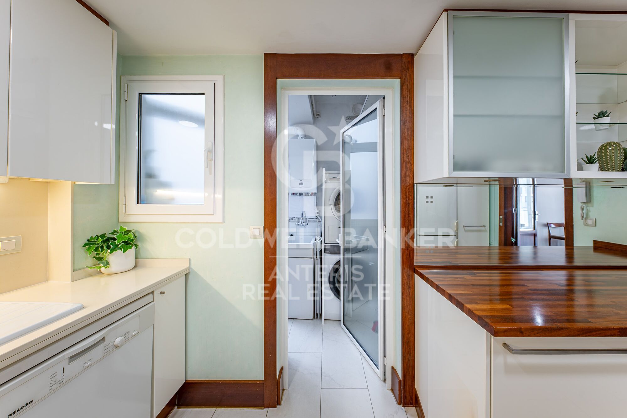 Exclusive bright apartment on Enric Granados street