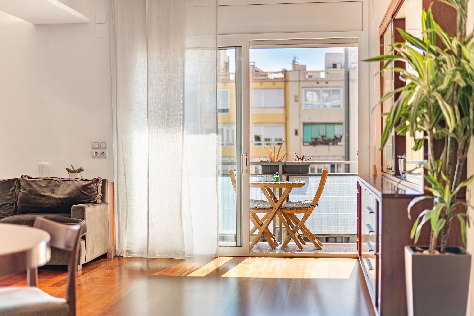 Exclusive bright apartment on Enric Granados street