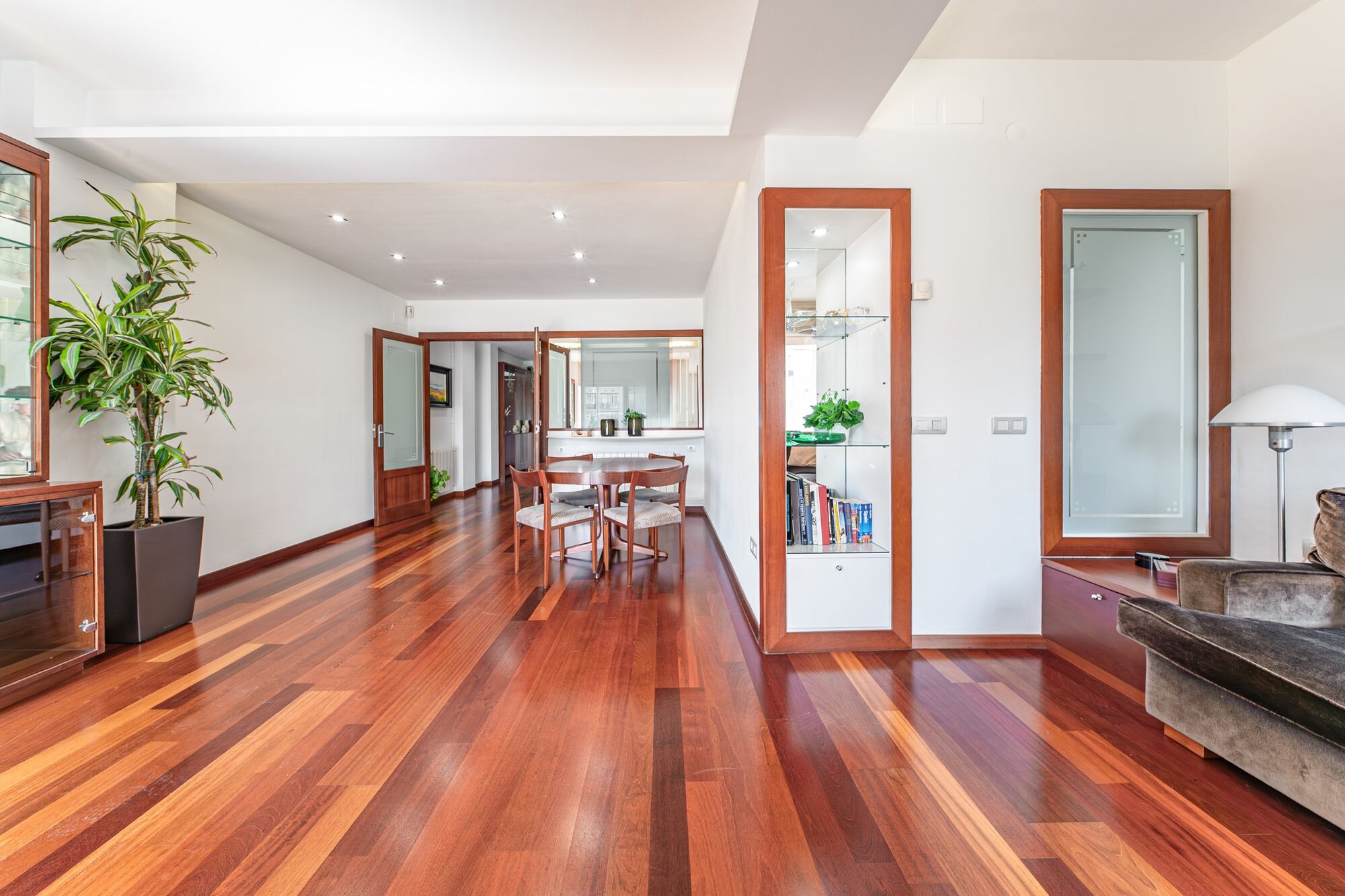 Exclusive bright apartment on Enric Granados street