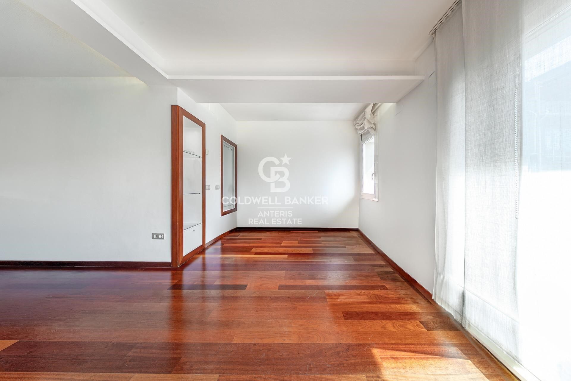 Exclusive bright apartment on Enric Granados street