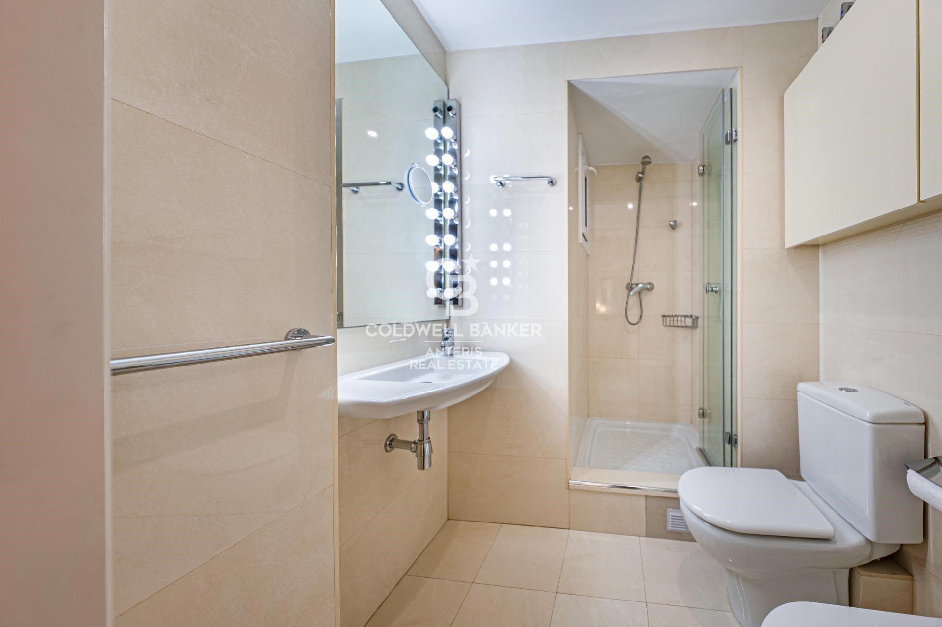 Exclusive bright apartment on Enric Granados street
