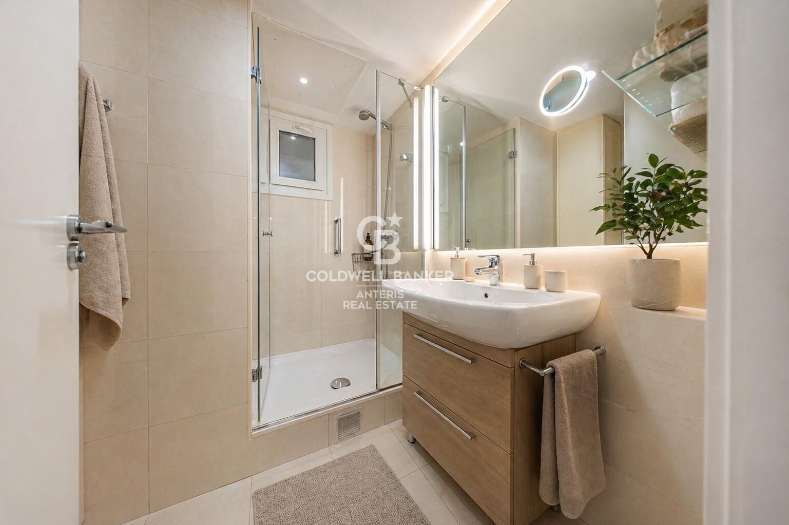 Exclusive bright apartment on Enric Granados street