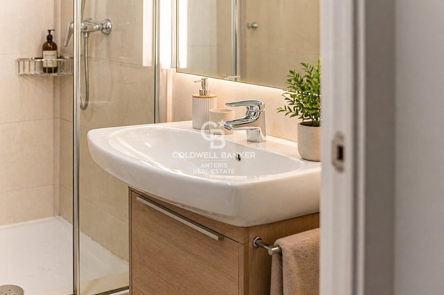 Exclusive bright apartment on Enric Granados street
