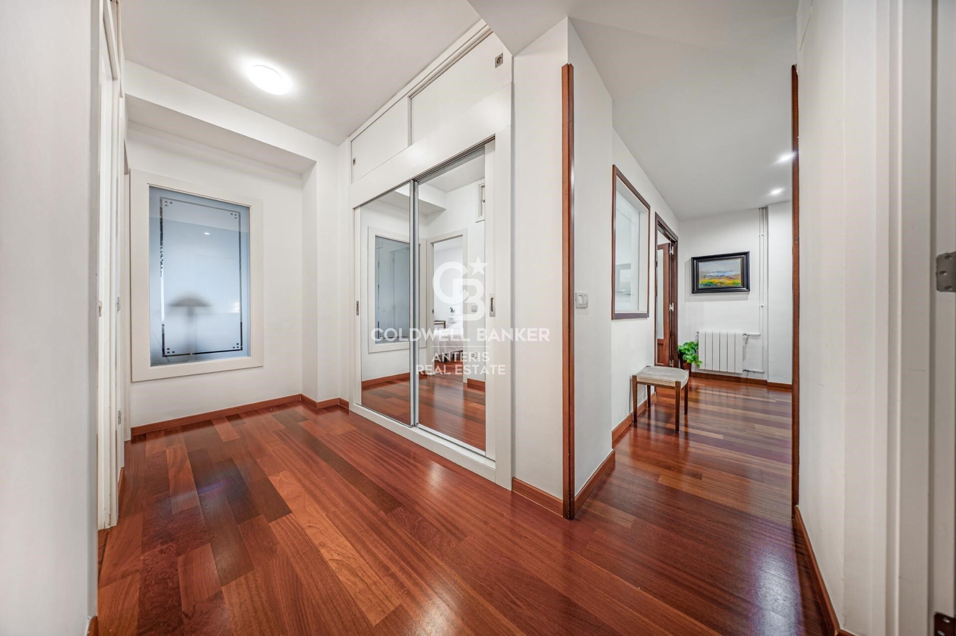 Exclusive bright apartment on Enric Granados street
